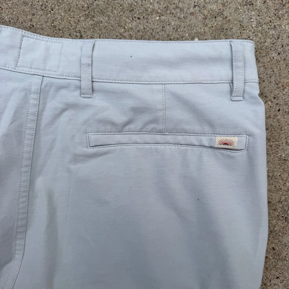 Faherty All Day Shorts Mens 33 Light Gray Hybrid 7 Inseam Stretch Casual Beach